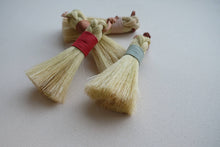 Load image into Gallery viewer, Round Whisk Table Broom
